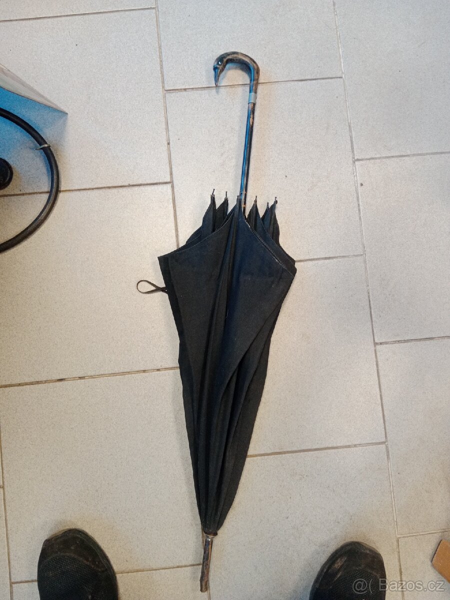 deštník po prababičce a lampa