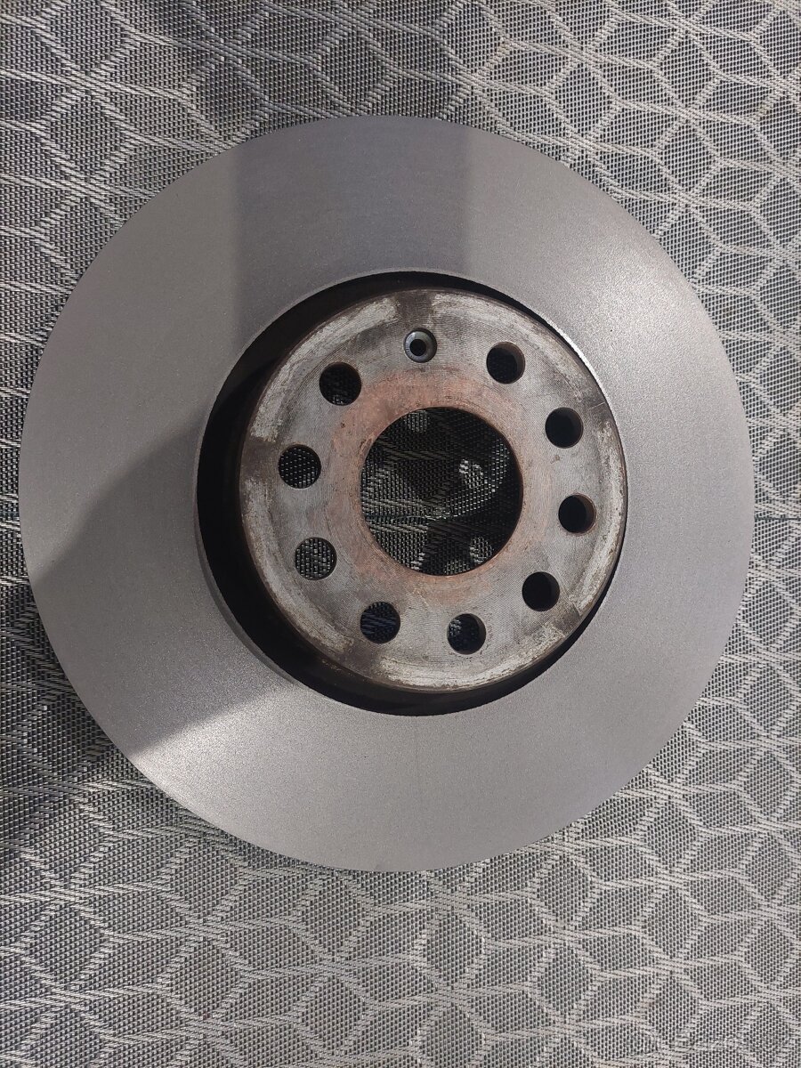 Brzdové kotouče Passat B8