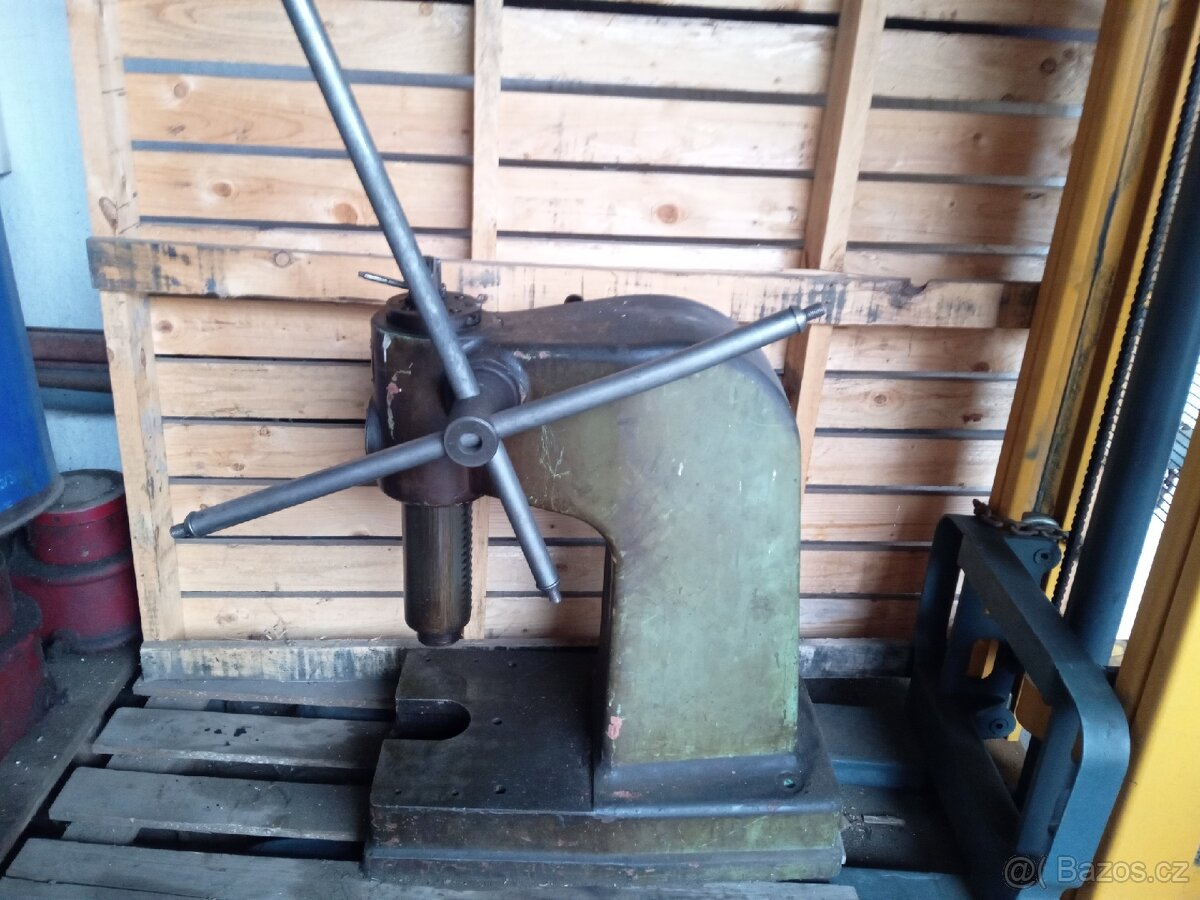 Mechanicko hydraulický lis CTC 5