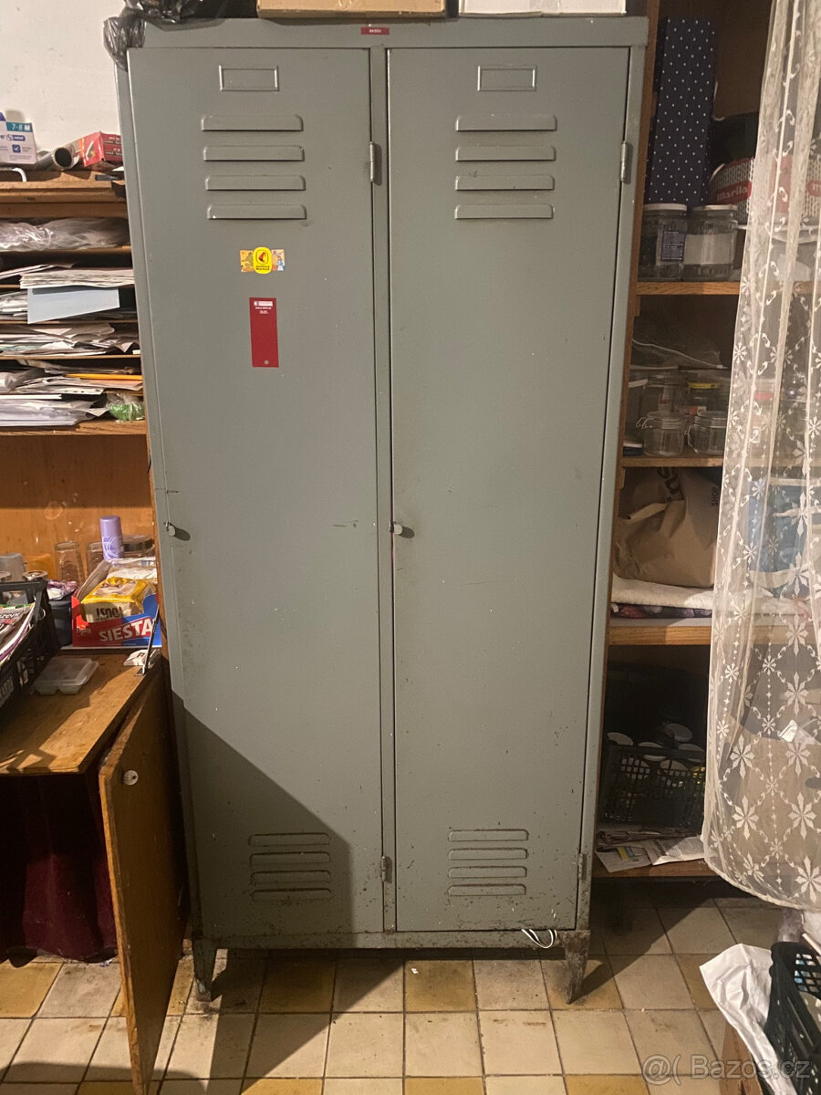 Ocelová skříň
