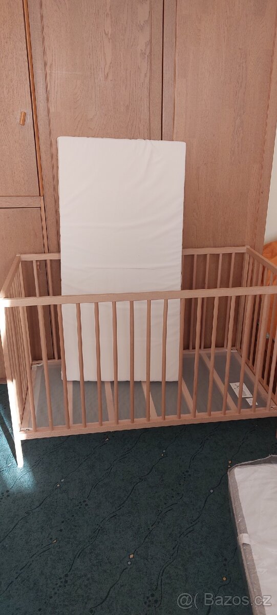 Dětská postýlka s matrací