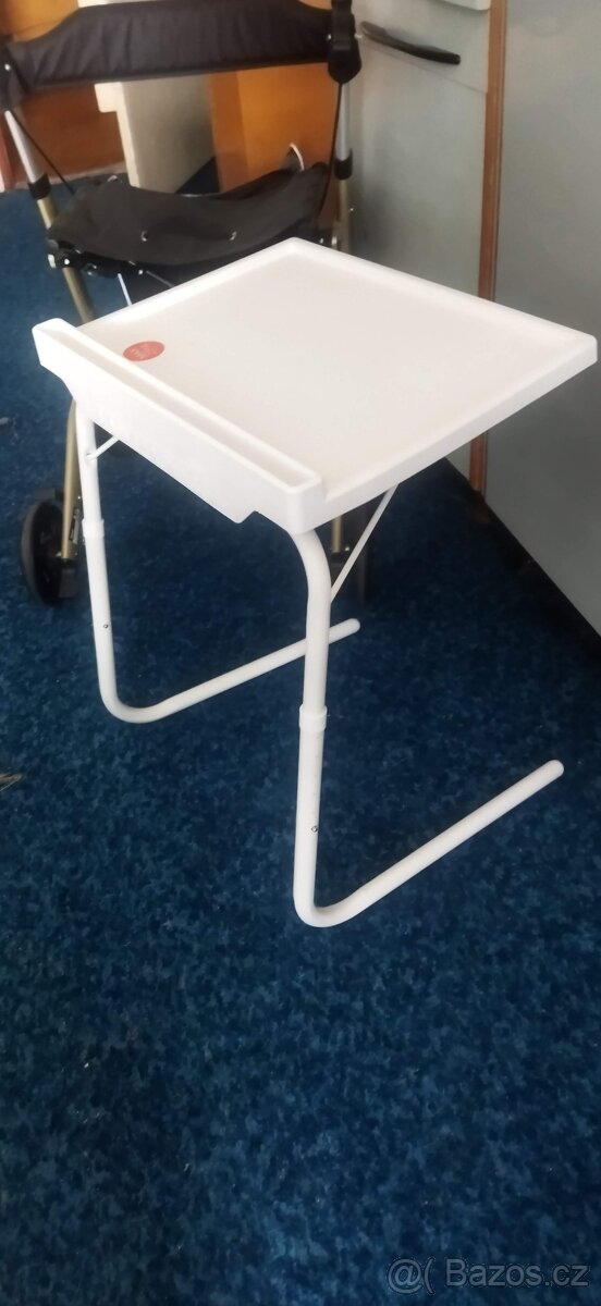Přídavný stolek
