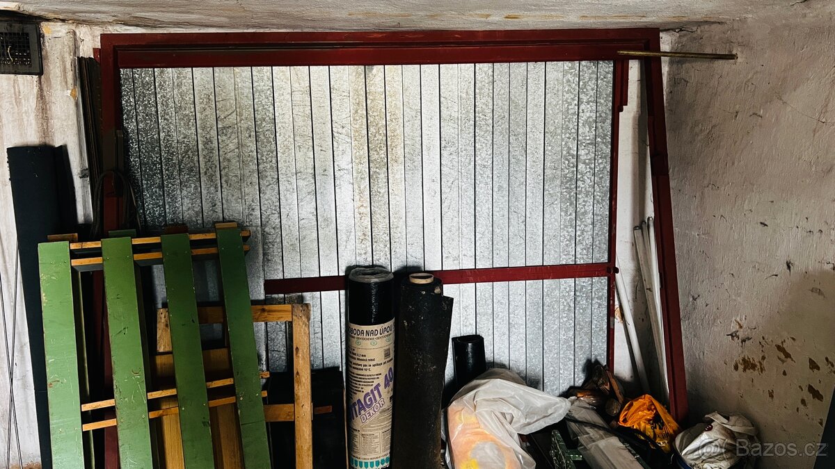 Nová Kovová, plechová vyklápěcí vrata vc. rámu 2,5x2,2 m