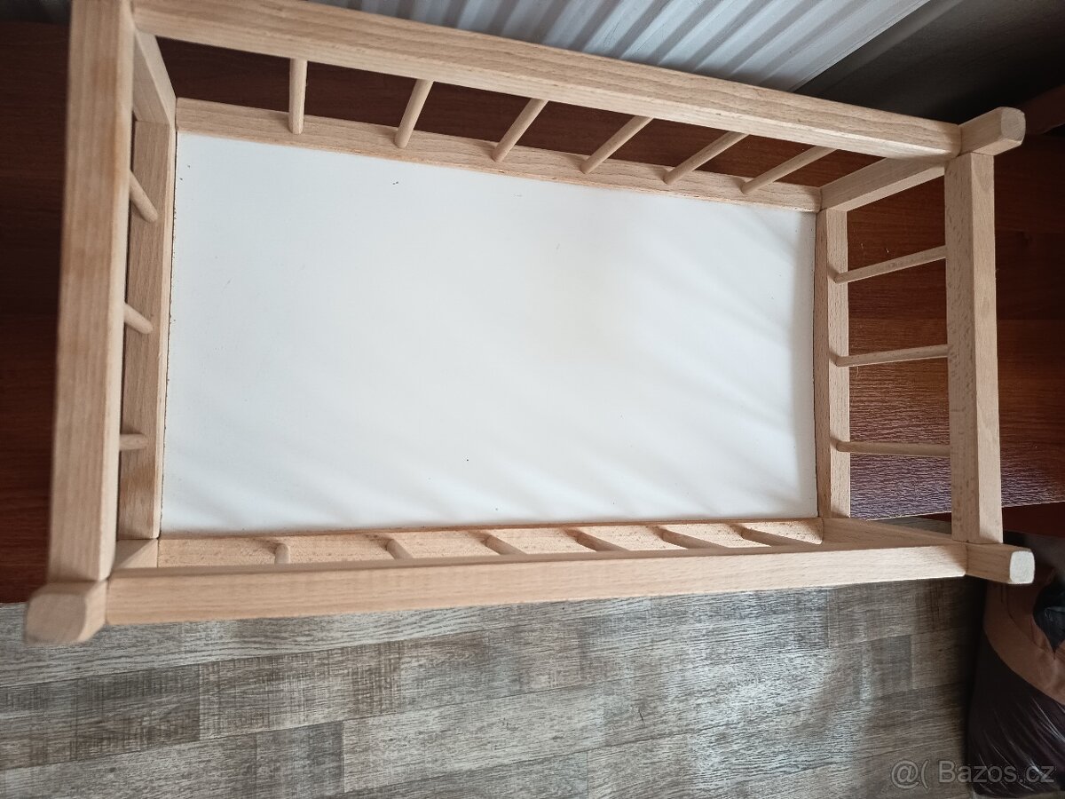 Dřevěná postýlka