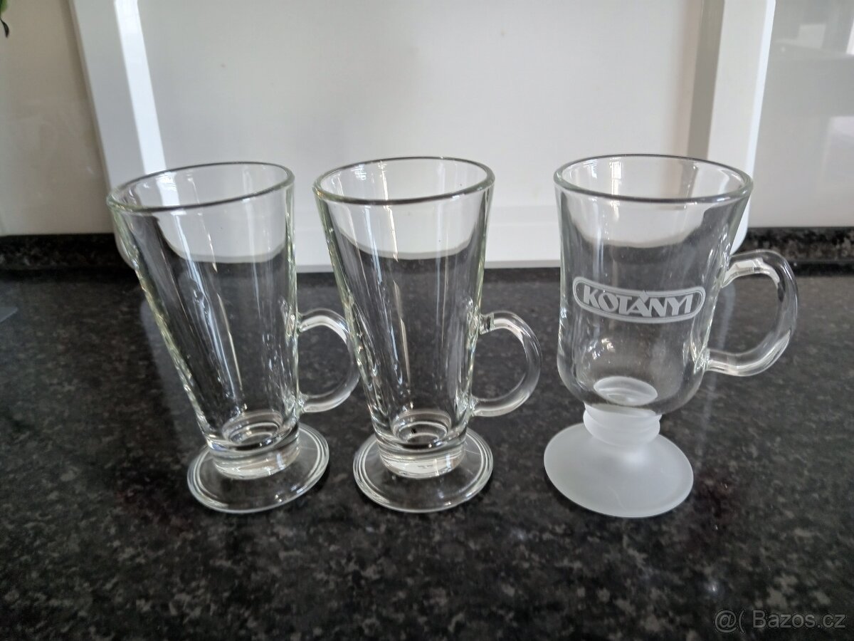 Sklenky na horký nápoj.