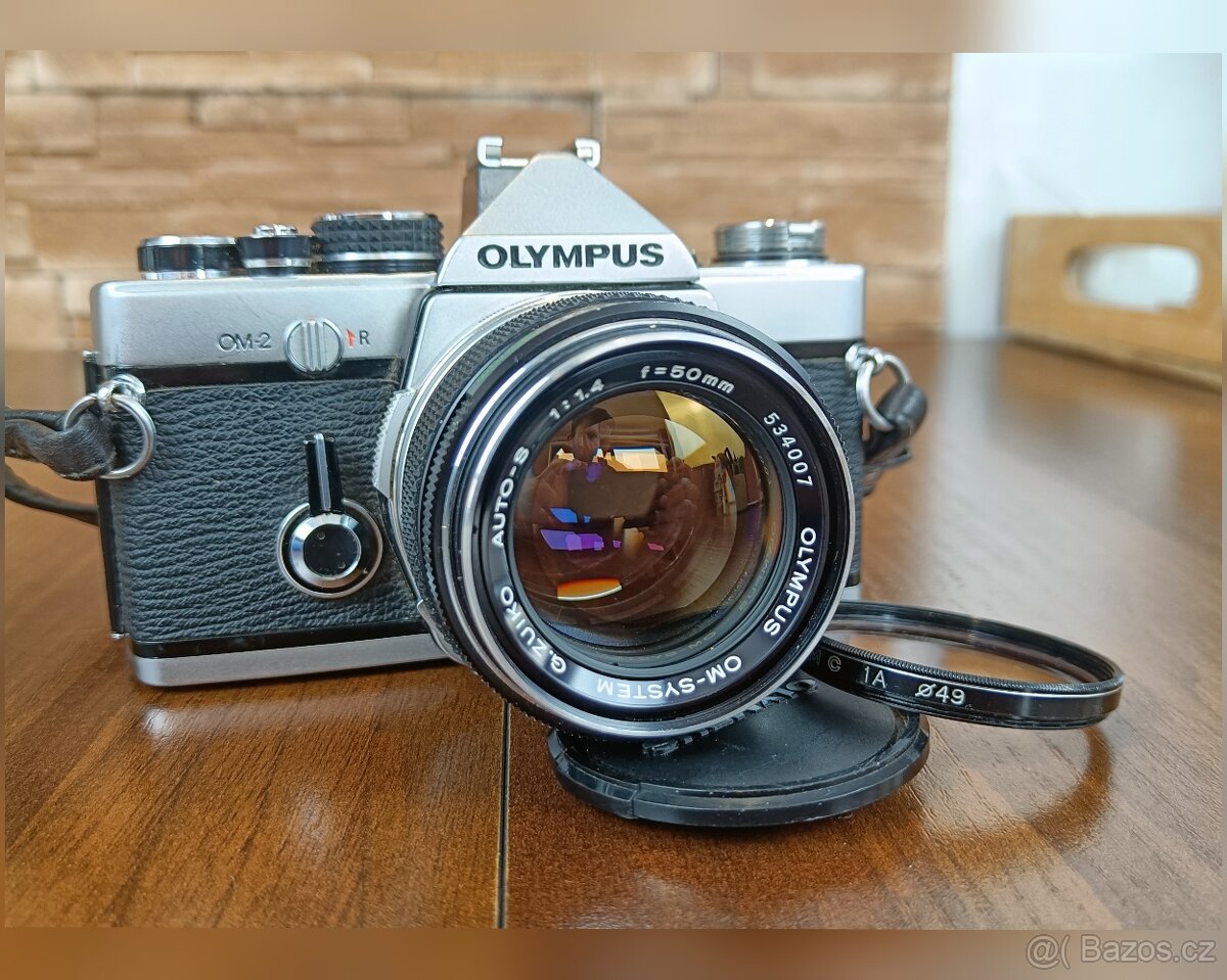 Olympus OM-2 s objektivem Zuiko Auto-S 1.4/50
