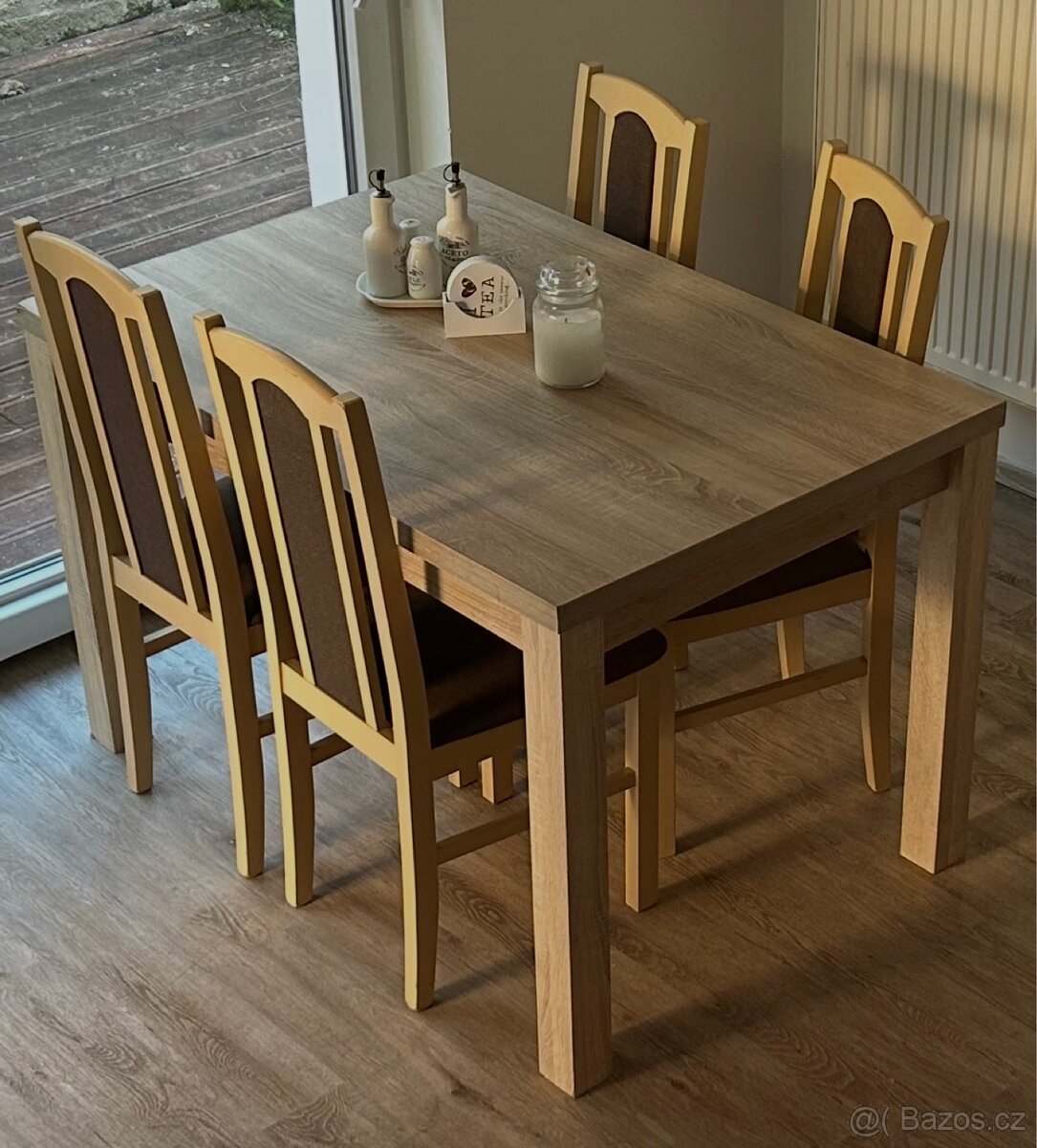 Jídelní stůl a židle