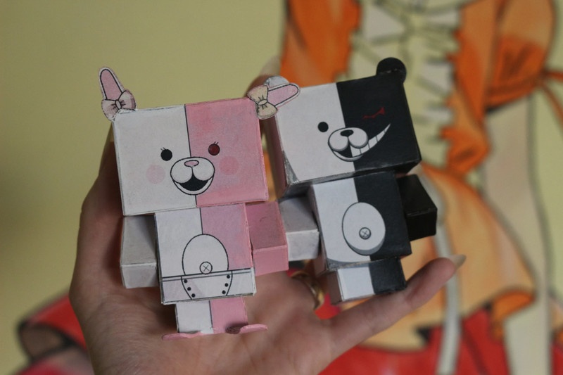 Monomi a Monokuma - Danganronpa