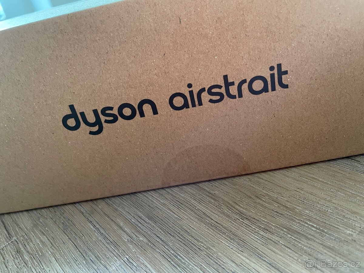 Dyson Airstrait