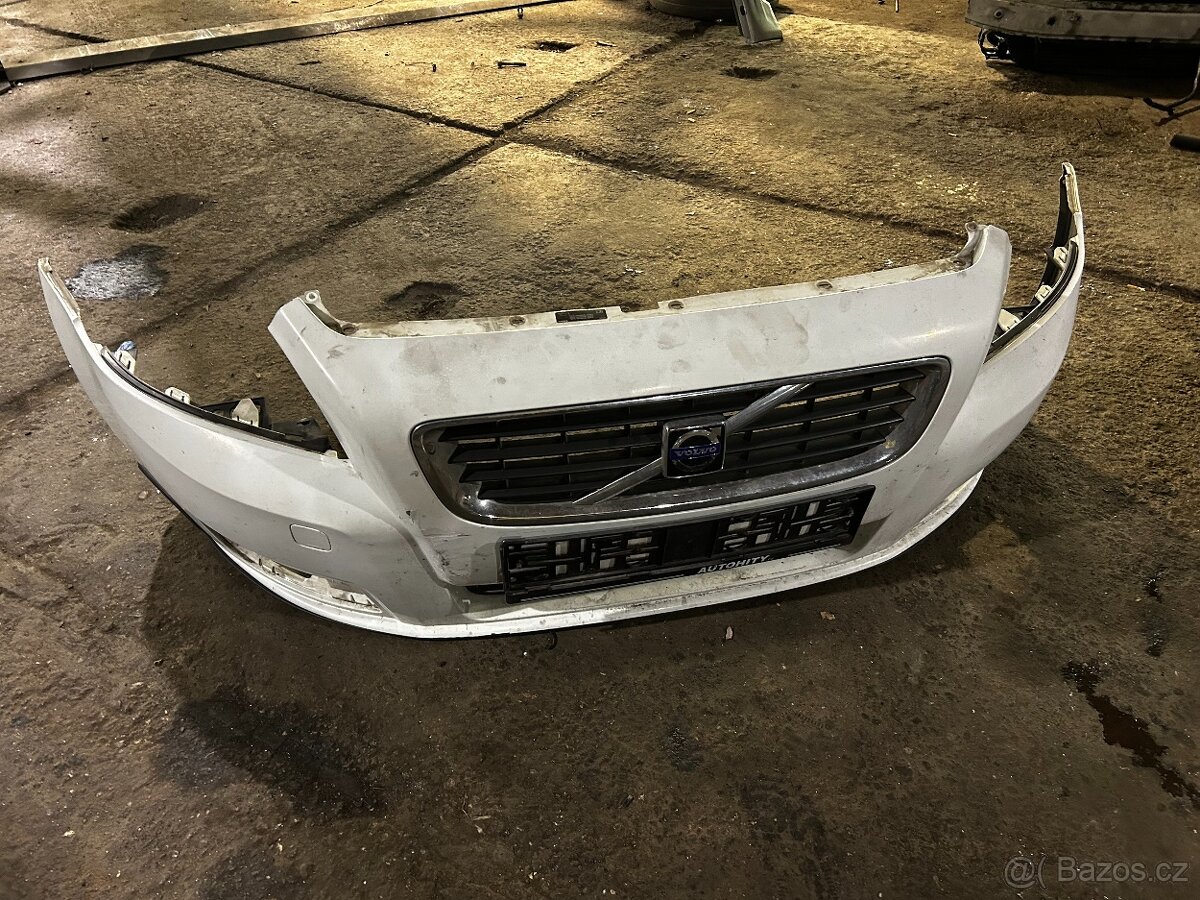 Přední nárazník originál Volvo V50 2010