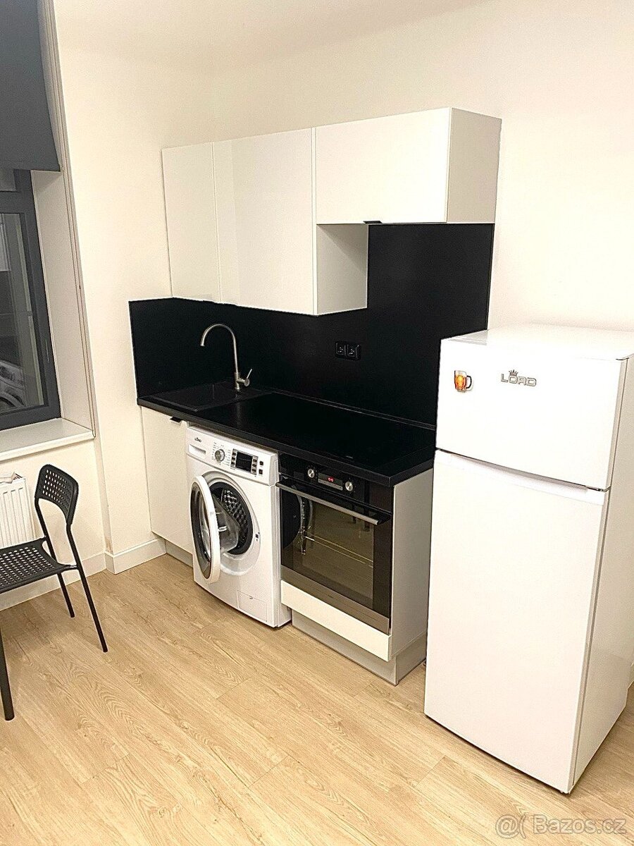 krásný byt 1+kk, 28m2 v ul. Poděbradská, Praha 9 - Vysočany