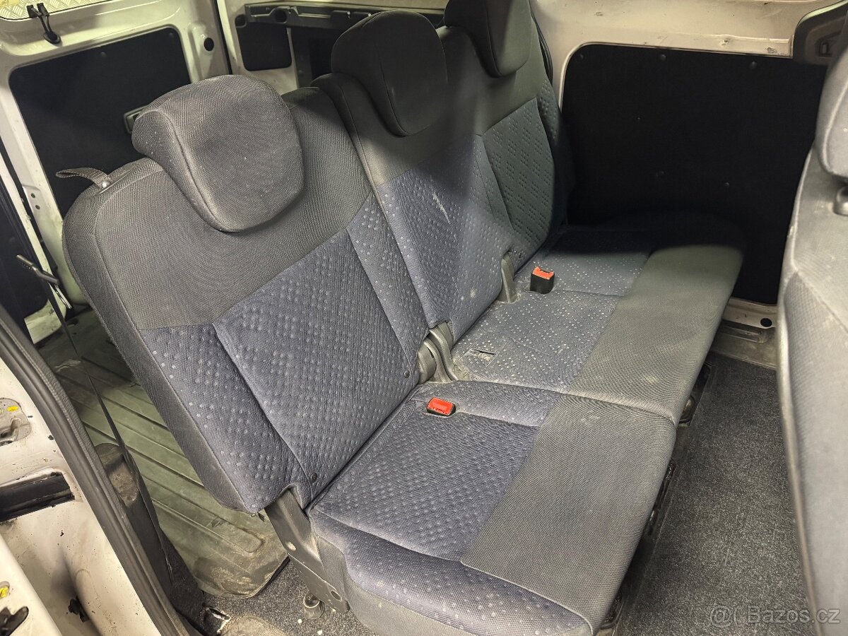 Zadní / přední sedačky / interiér Nissan NV200 / díly