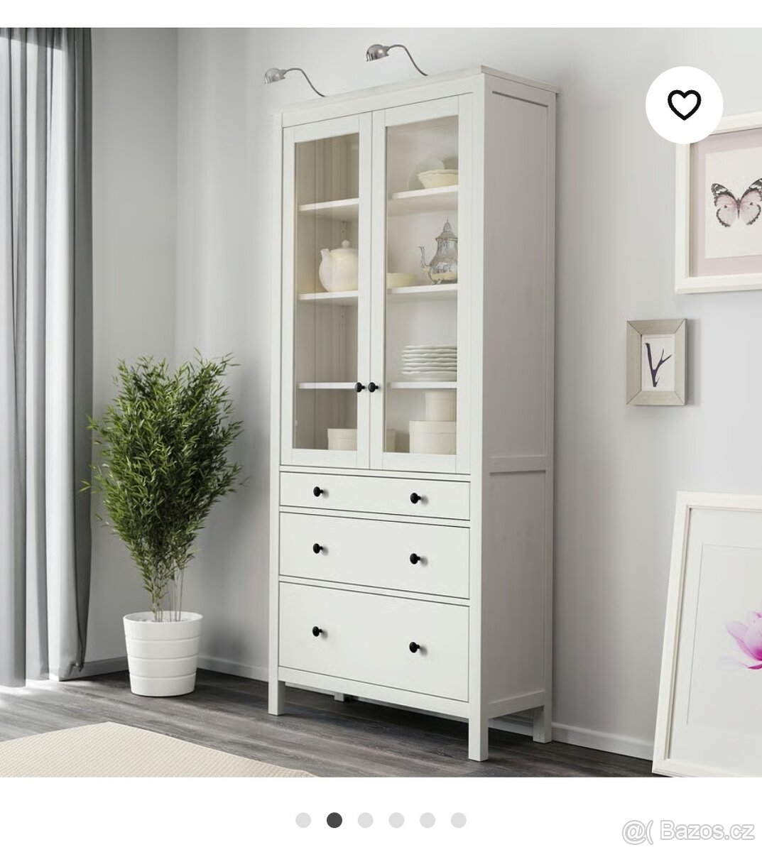 Hemnes vitrína