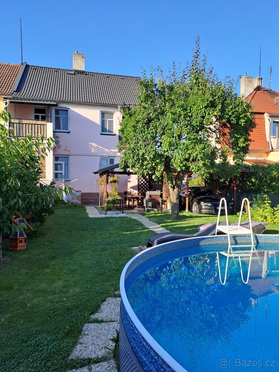 RODINNÝ DŮM 5+1 V MIMOŇ S GARÁŽÍ