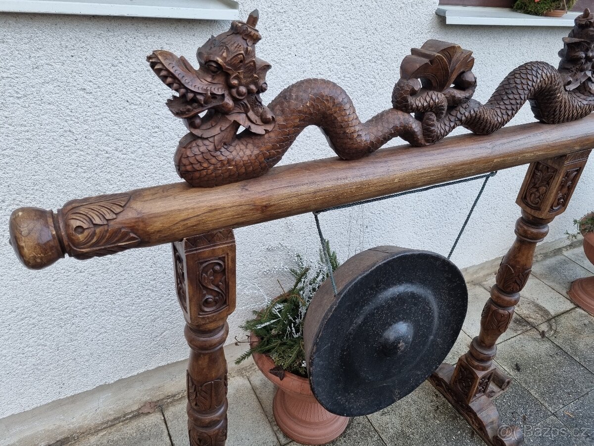 Starožitný - dřevěný - vyřezáváný - Stojan a gong