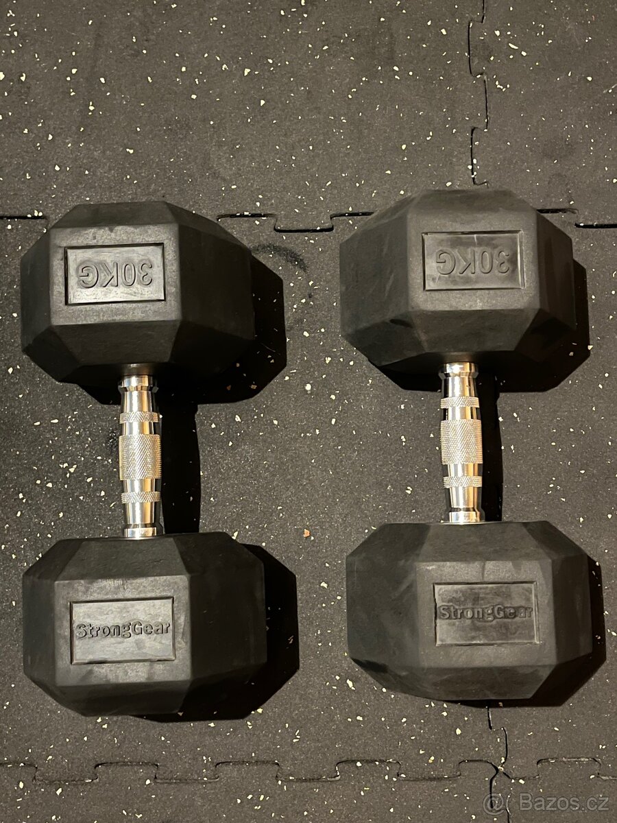 Jednoručky 2×30 kg StrongGear – pogumované + dárek ZDARMA