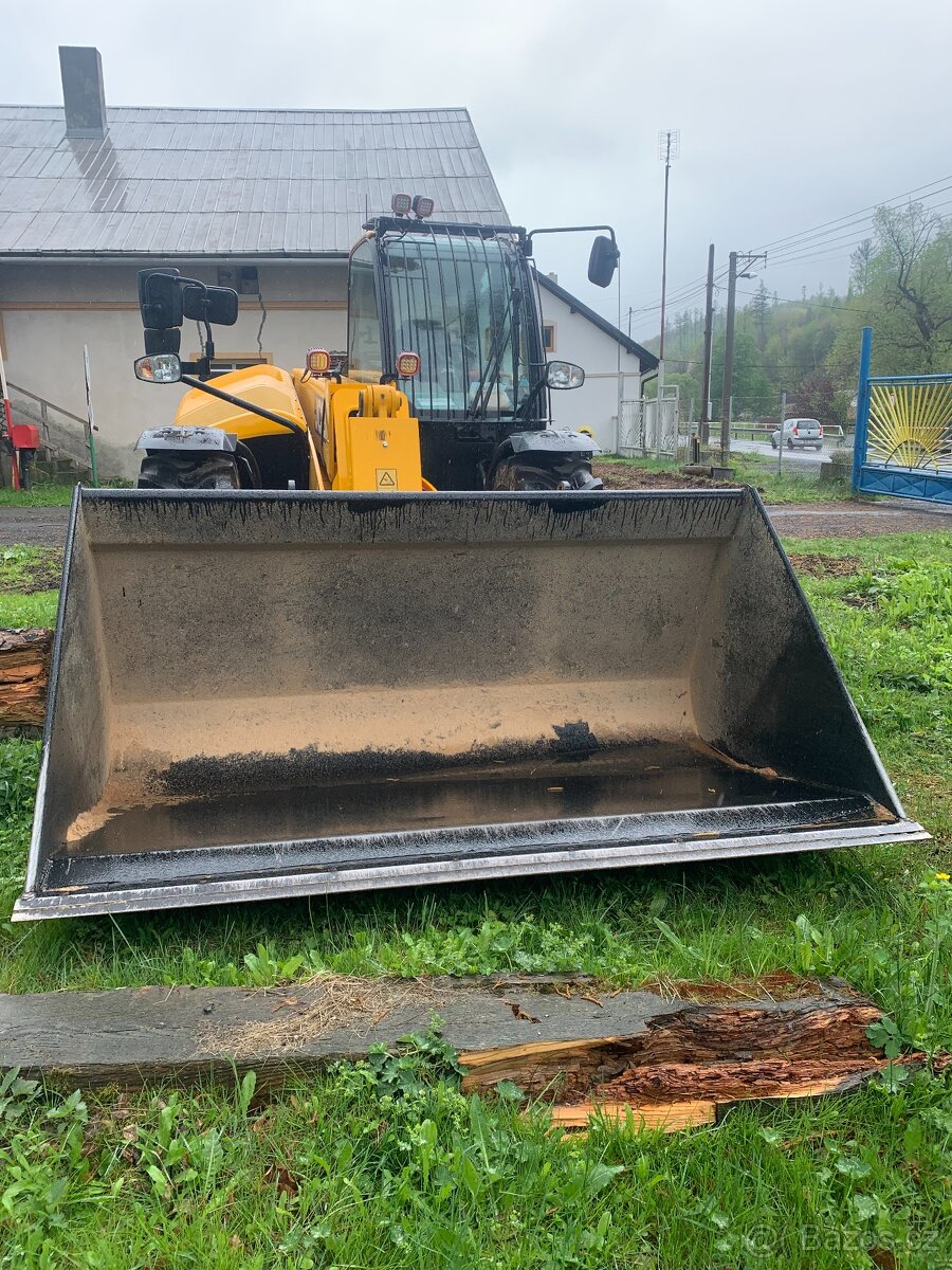 Teleskopický manipulátor, nakladač pronajem. služby