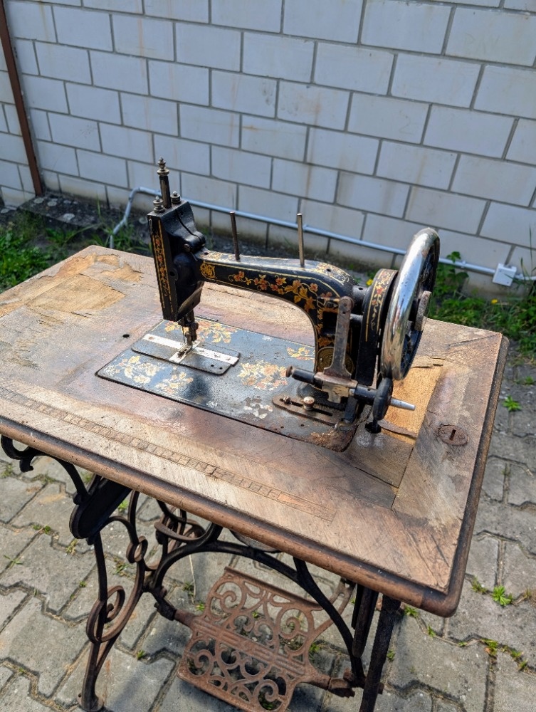 Šicí stroj Singer