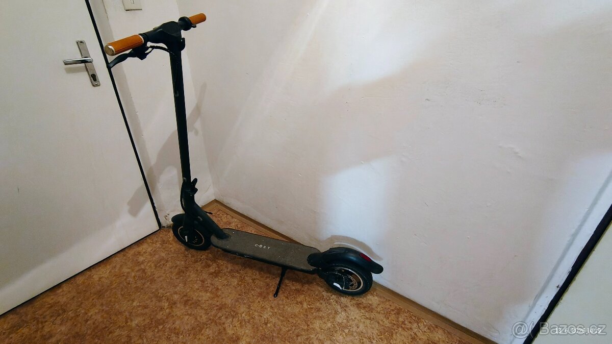 Elektrokoloběžka skládací