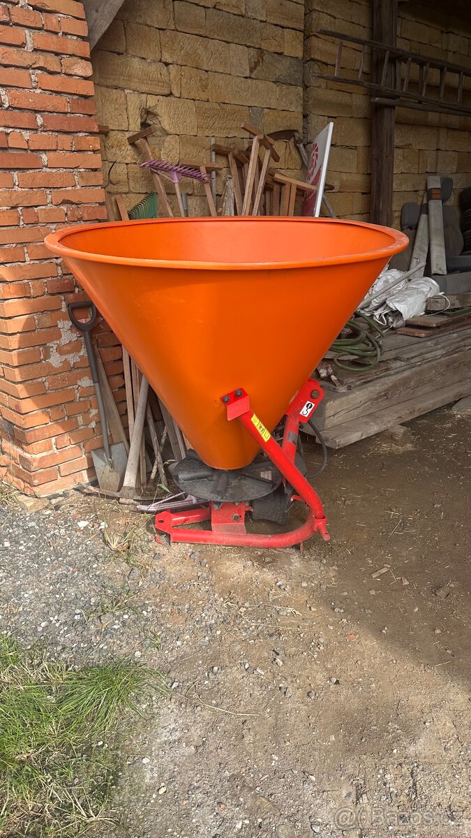 Rozmetadlo Dexwal 500 litrů