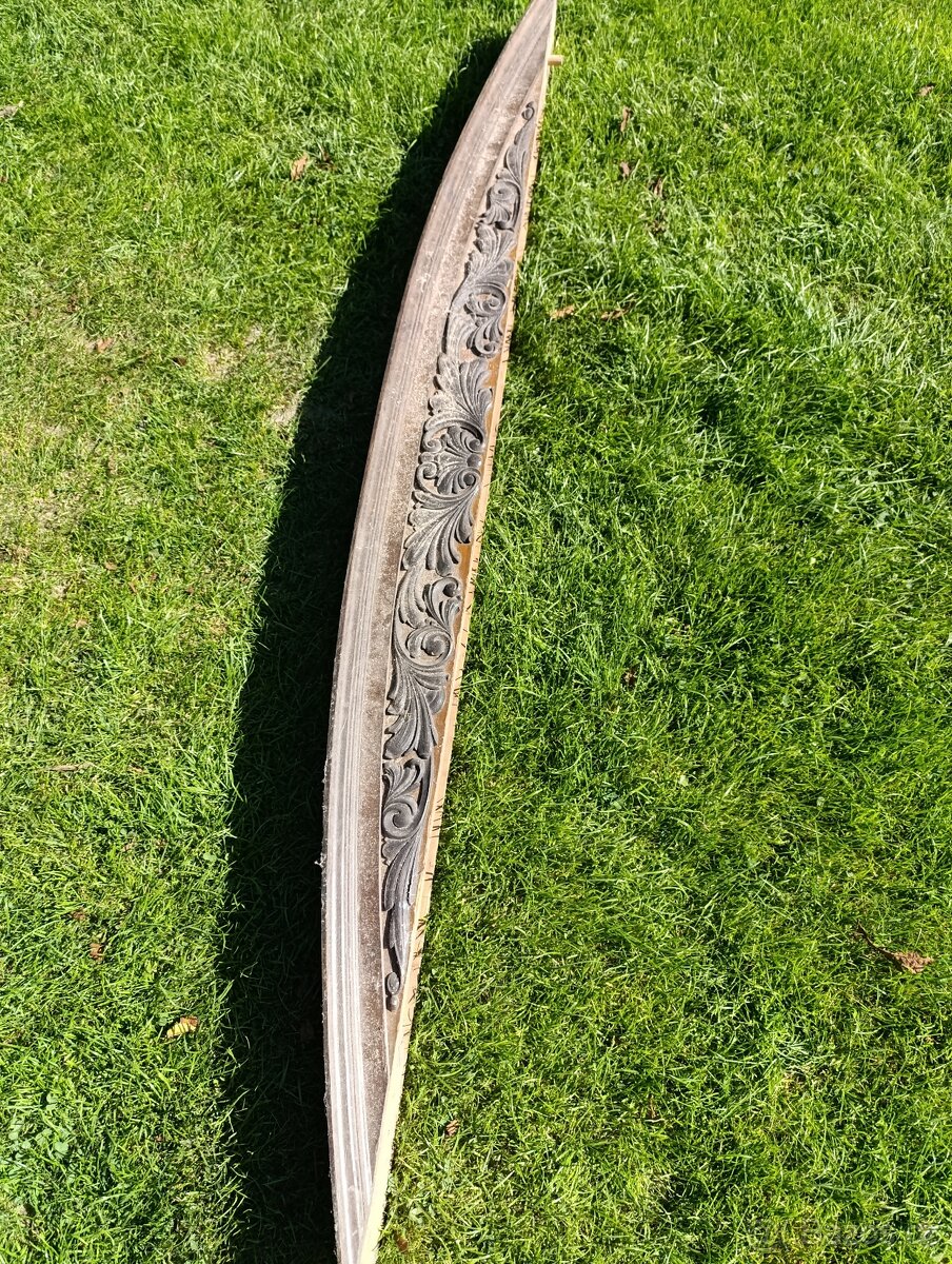 vršek na vyřezávaný gauč