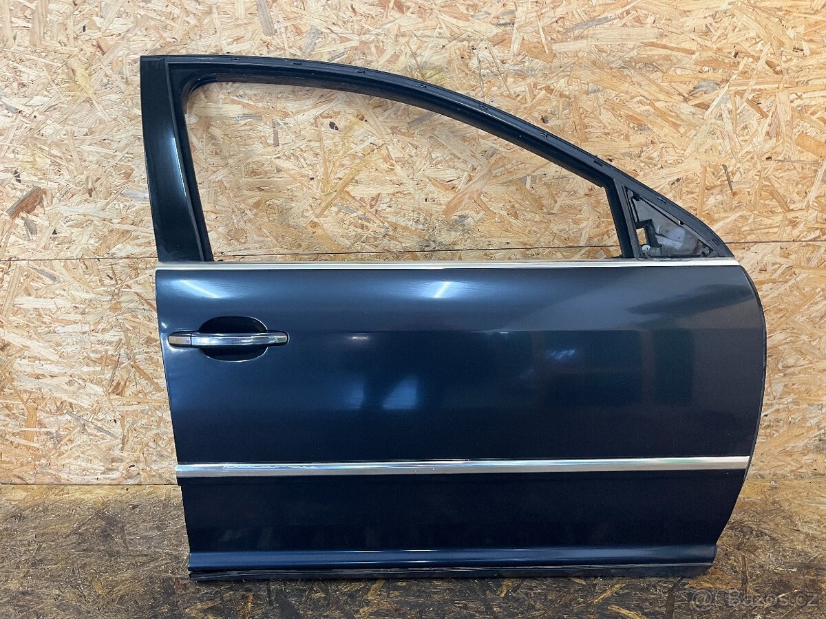 ODSTROJENÉ PRAVÉ PŘEDNÍ DVEŘE VOLKSWAGEN PHAETON