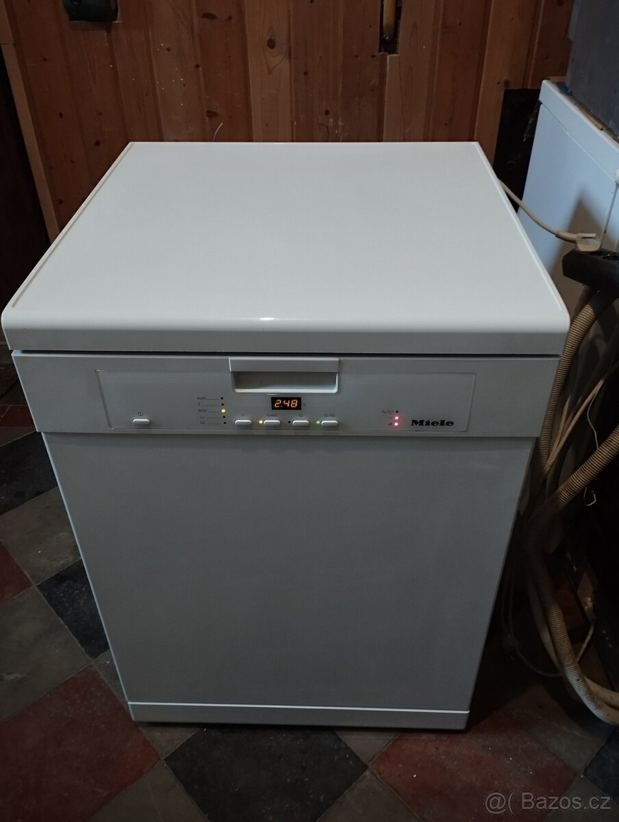 Myčka Miele-volně stojící