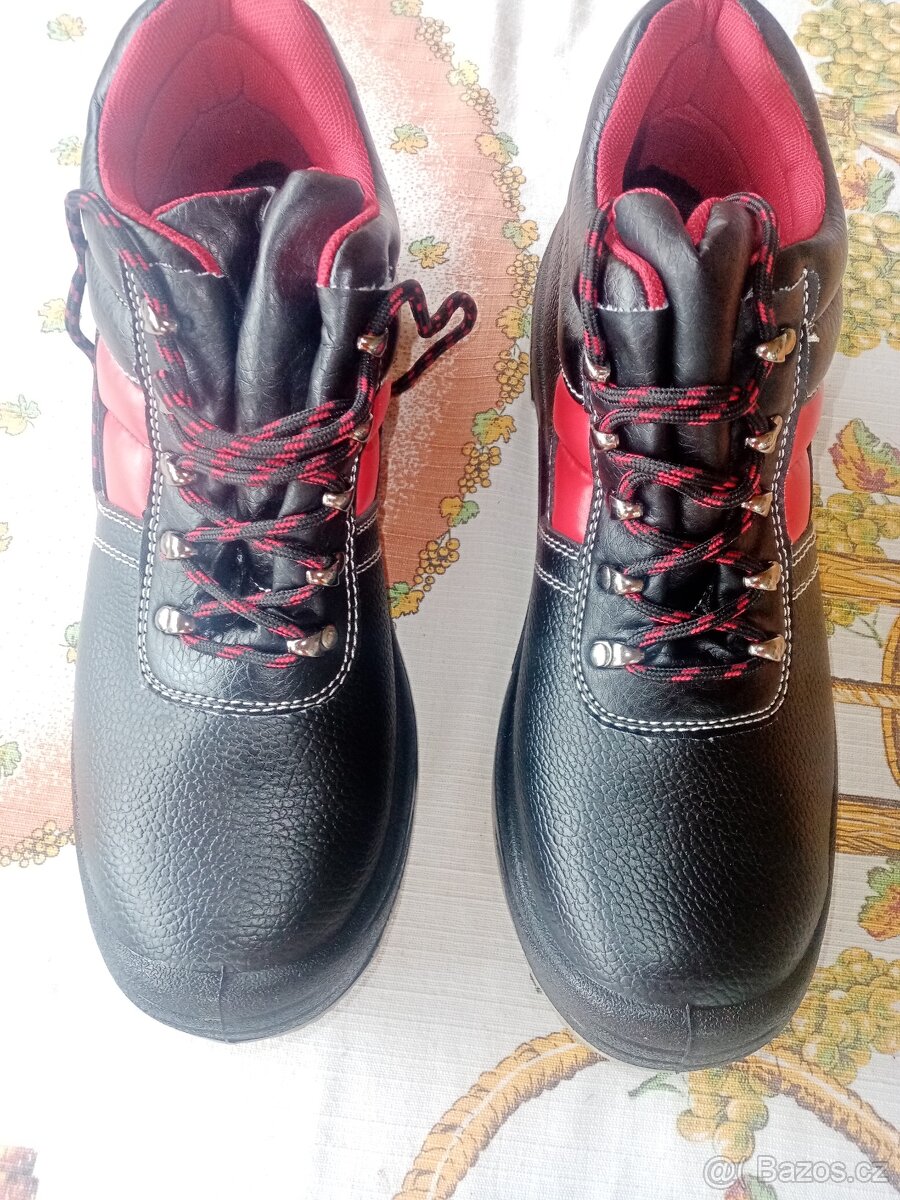 PRACOVNÍ BOTY