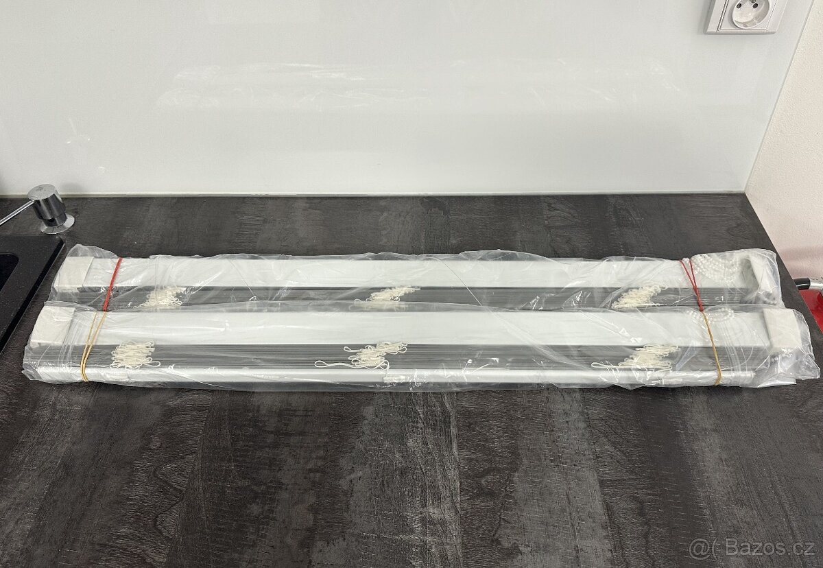 Žaluzie na dveře 779š x 1903v mm, stříbrné, nové