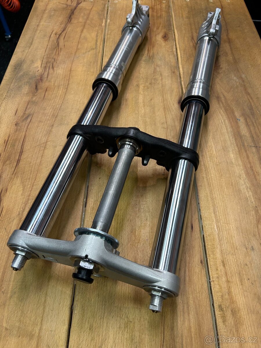 Predná origo vidlica kompletná na CBR 900 RR