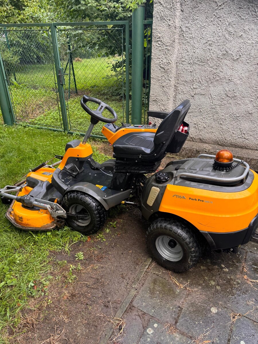Zahradní traktor/sekačka STIGA Park Pro 540 IX
