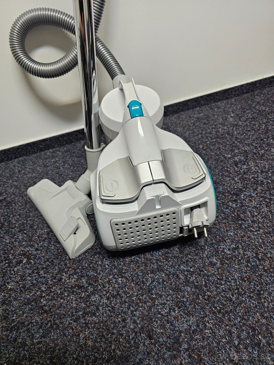 Vysavač, tiskárna, ventilátor [likvidace kanceláře]