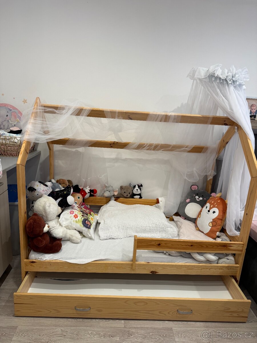 Domečková postel