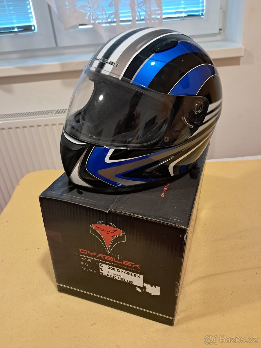 Motorkářská helma S