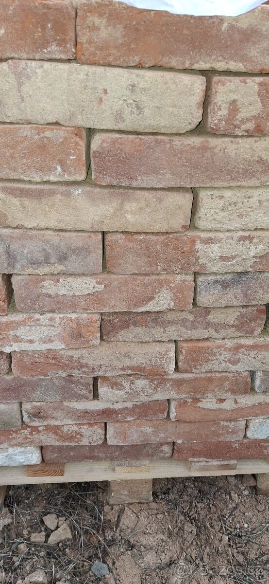 Staré pálené cihly