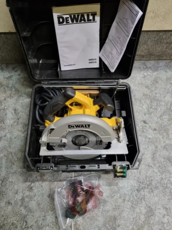 Kotoučová pila DeWALT DWE575K, 1 600 W 67 mm