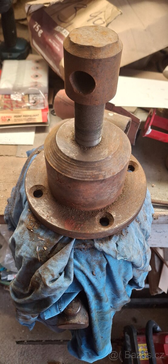 ŠKODA 100/105/120 STAHOVÁK BRZDOVÝCH BUBNŮ.