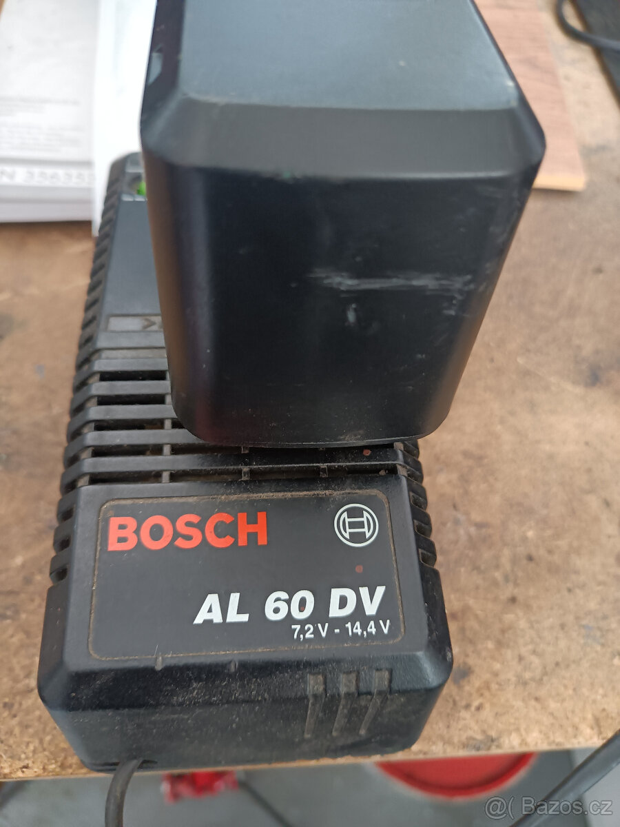 Nabíječka baterií aku vrtačky BOSCH