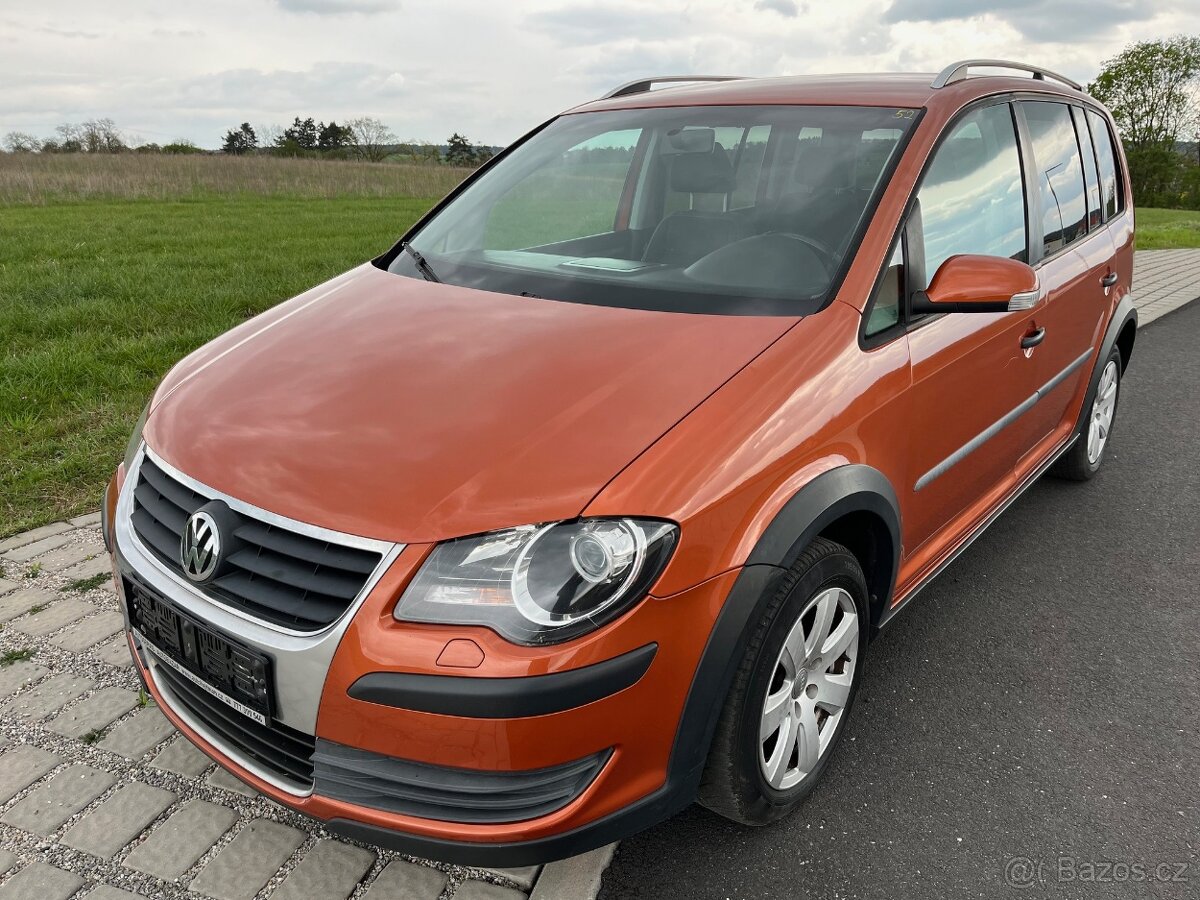 Volkswagen Touran Cross 1.9 TDI, 7 míst