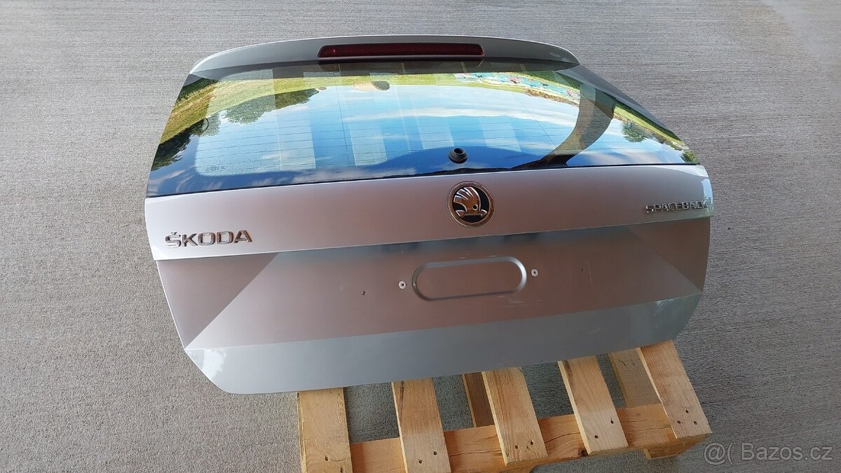 Škoda Rapid  – Dveře kufru Stříbrná LA7W