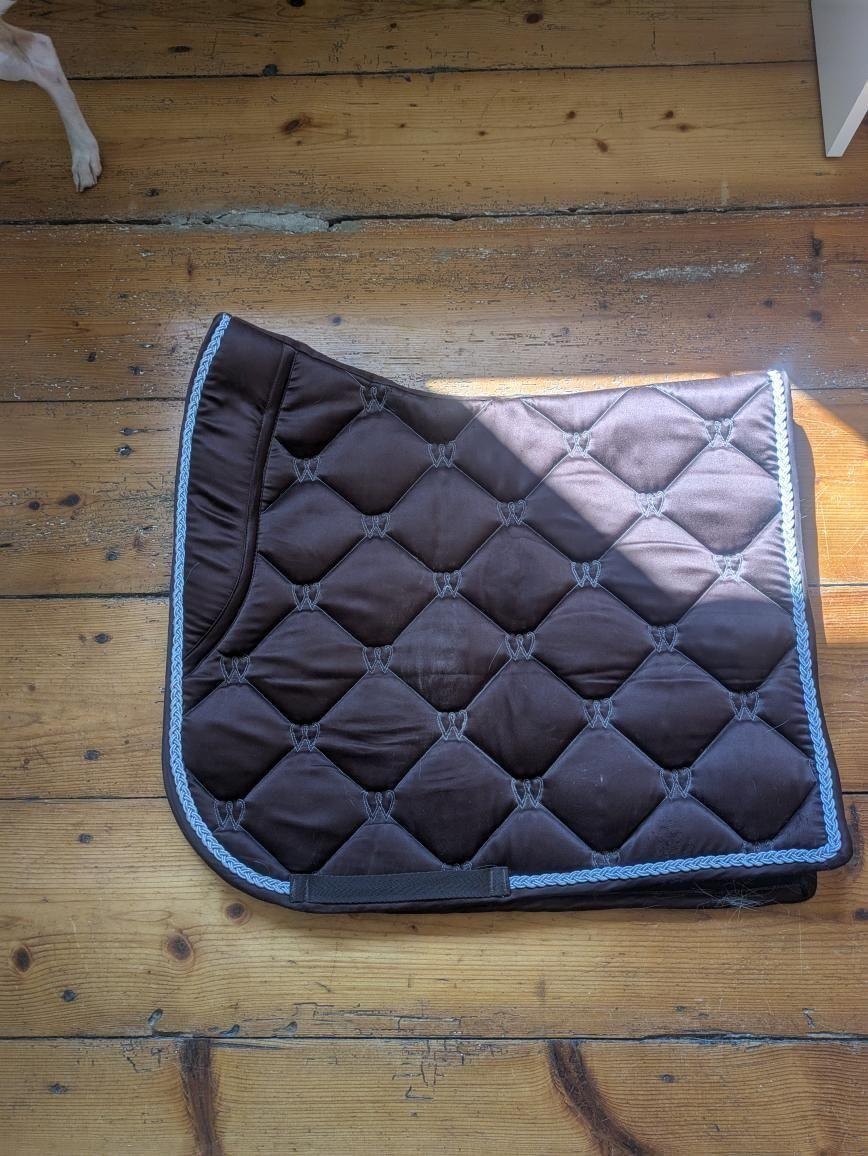 Drezurní podsedlová decka