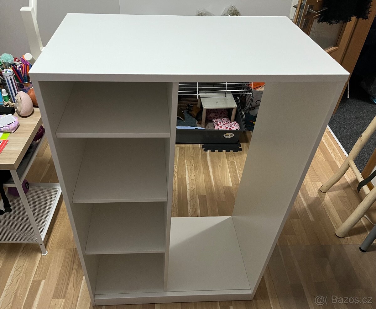 Nízká šatní skříň IKEA + věšák Ikea