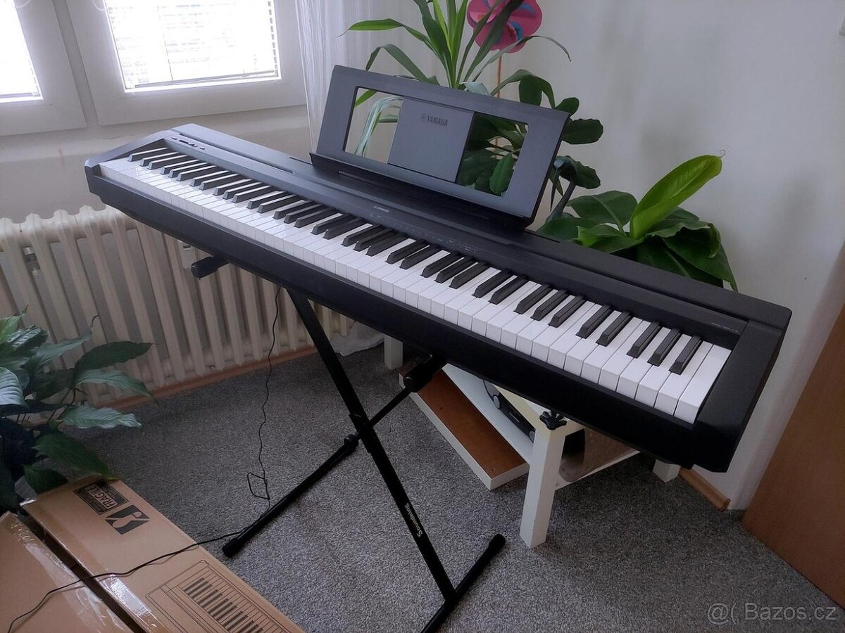 Stage piano s kladívkovou mechanikou Casio a Yamaha
