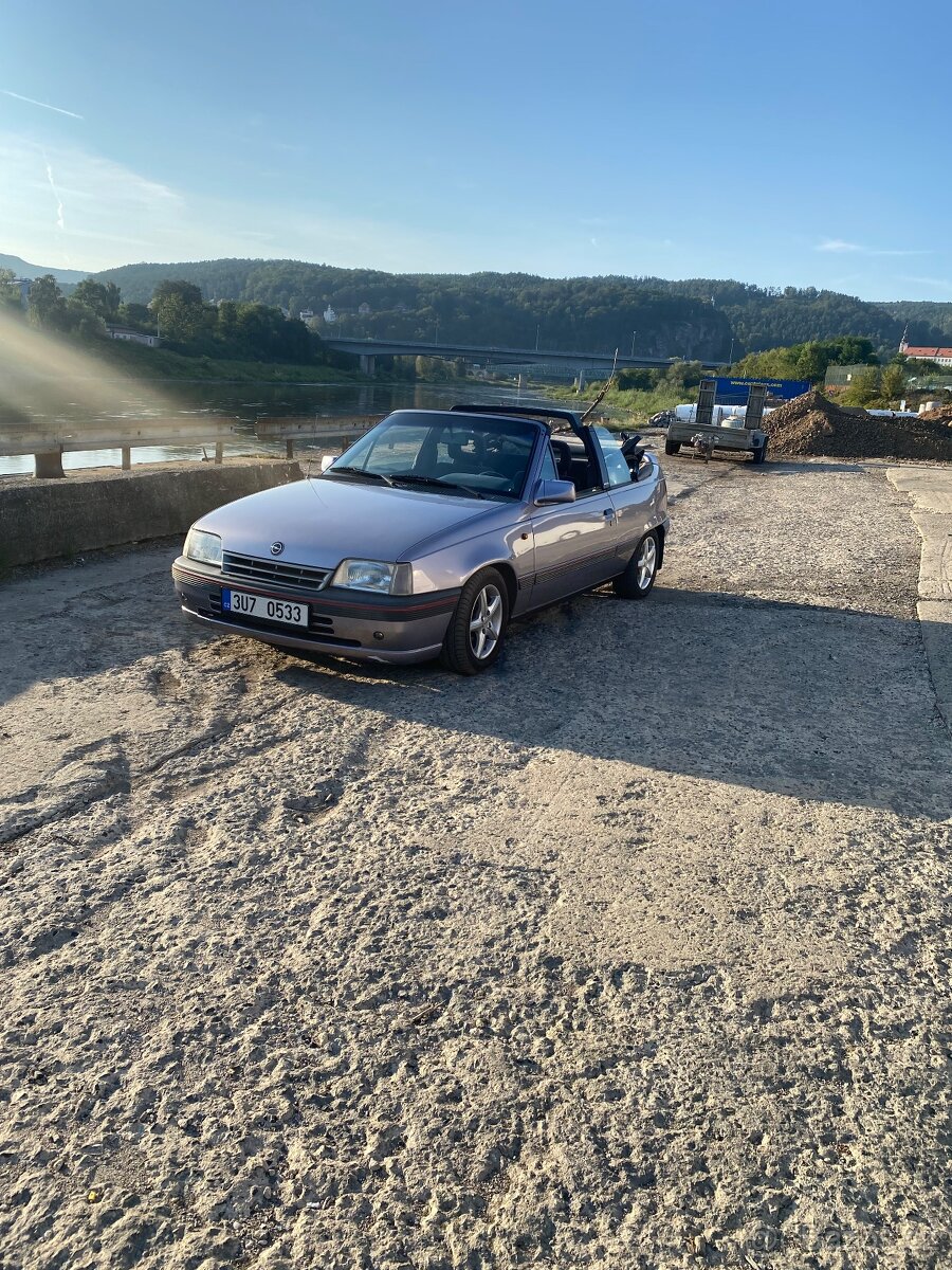 Opel Kadett Cabrio 1.6i Bertone