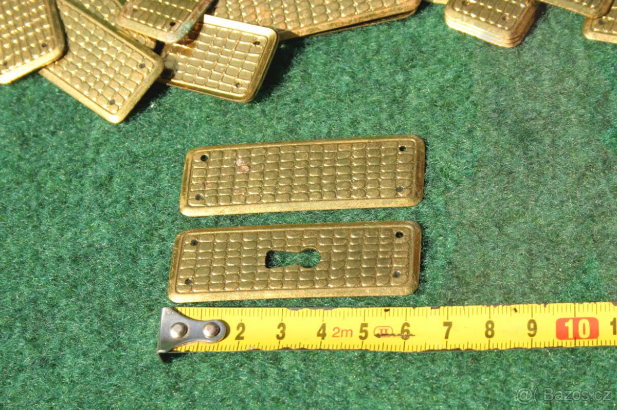 dveřní štítky na skříň 6,3x2,3 cm nepoužité