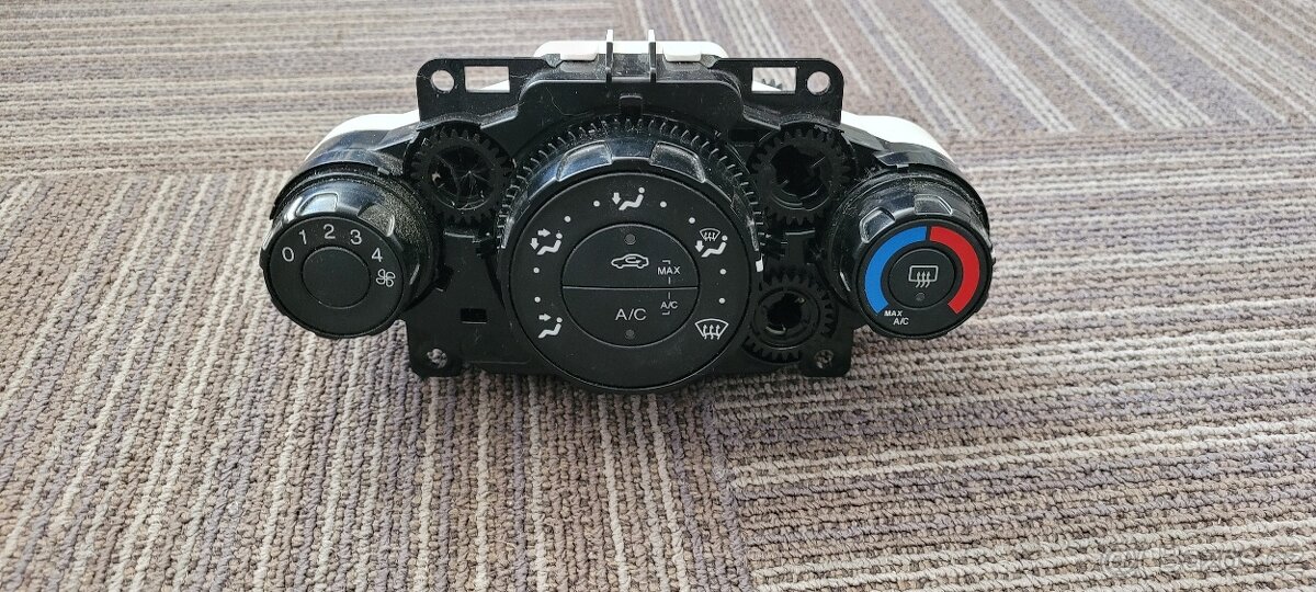 Ford Fiesta mk6 2008-14 ovládání klimatizace manuální