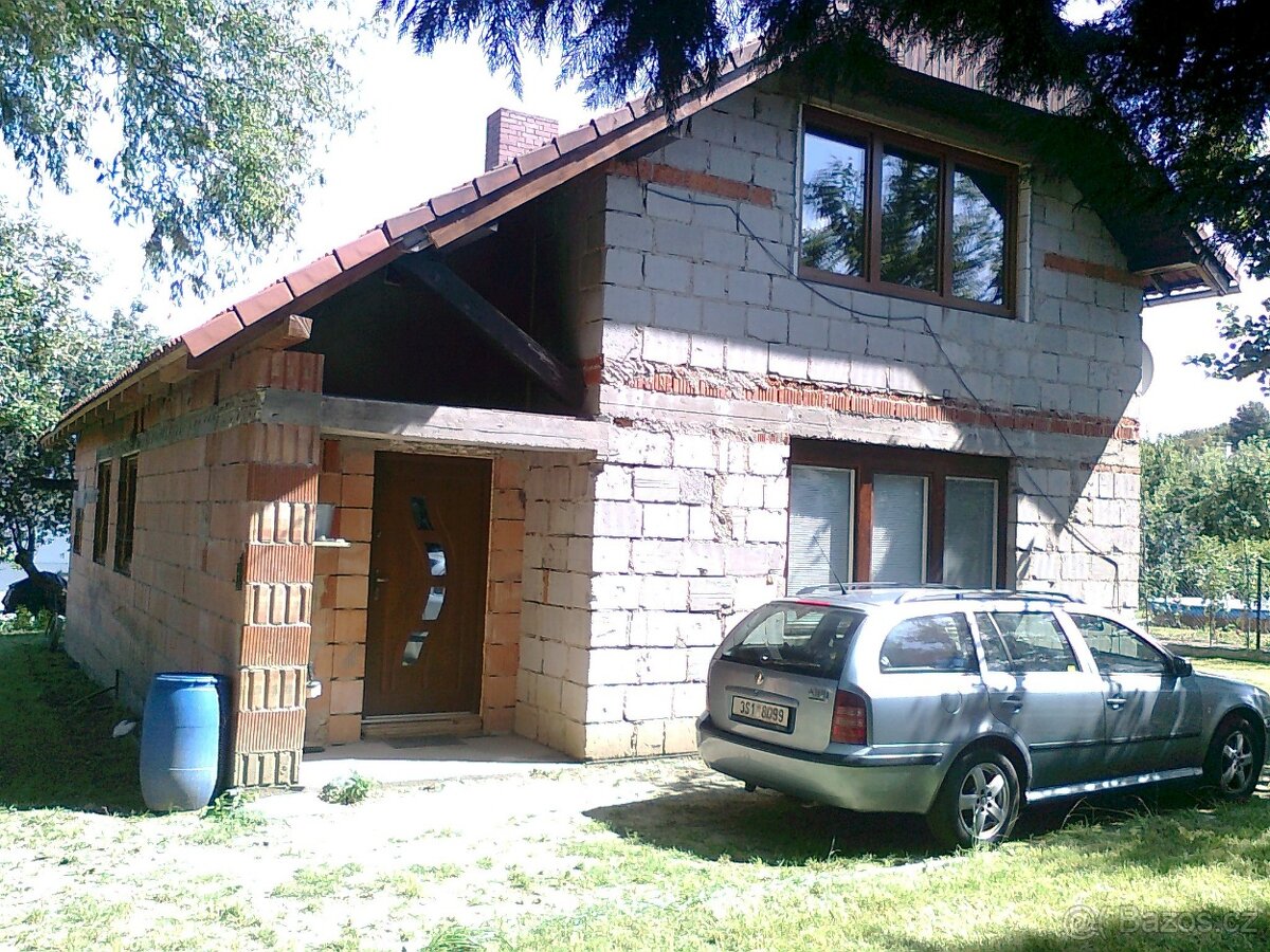 Rodinny dum Vsestary