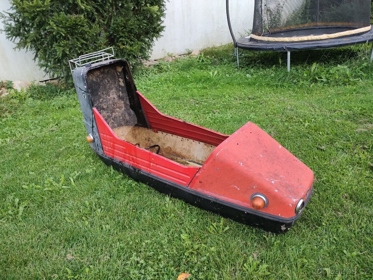Velorex 700 loďka