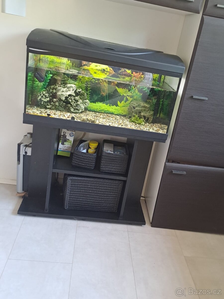 Akvárium 100l se skříňkou