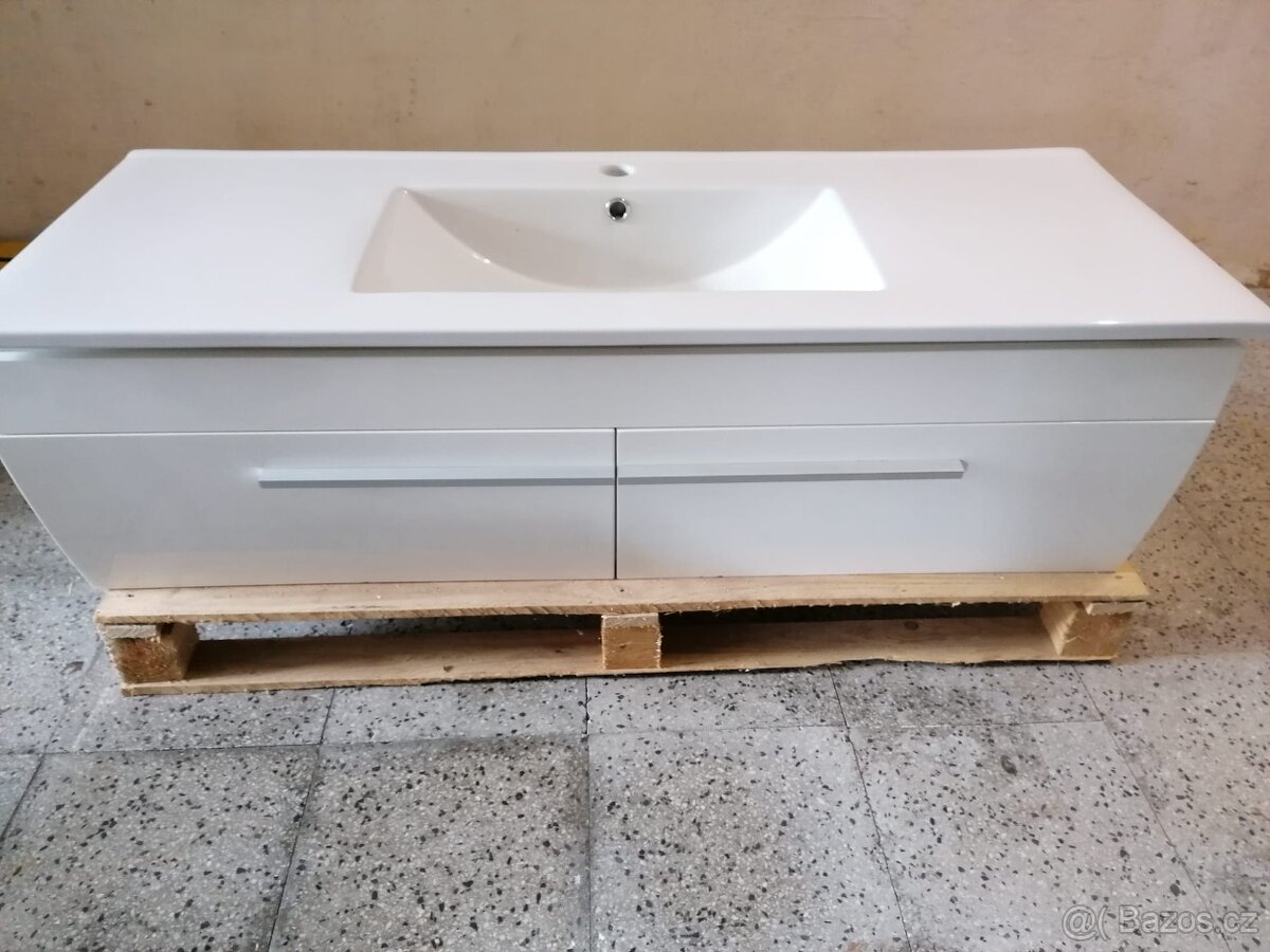 Umyvadlová skříňka